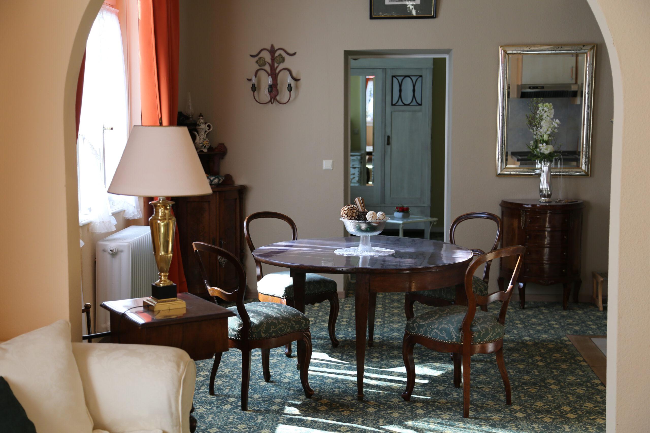 Apartment Hermann Hesse Essbereich